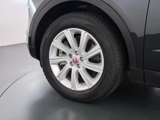 Jaguar E-PACE 2.0 P200 AWD R-Dynamic / 15