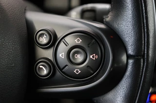 MINI Cooper Hatchback Pepper Business Automaat 3 deurs  / Navigatiesysteem / Cruise Control / Achteruitrijcamera / Comfort Access / Bluetooth / Climate Control / Lichtpakket / Parkeersensoren  / 16 Inch / Chrome Line / 32