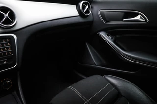 Mercedes-Benz GLA-klasse 180 Ambition | URBAN PACK | PANORAMADAK | STOELVERWARMING | TREKHAAK | 18" / 37