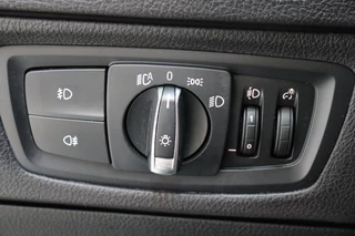 BMW 1 Series 118i Executive Sport Line Automaat 5 deurs / Navigatie Professional / LED / Trekhaak / Climate Control / 17 Inch / Bluetooth / Sportstoelen / Parkeersensoren / Lichtpakket / Cruise Control / Stoelverwarming / Neerklapbare Achterbank / 32