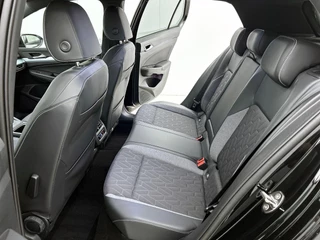 Volkswagen Golf 1.5 eTSI Black Line CAMERA | IQ Light + Grill | VIRTUAL / 29