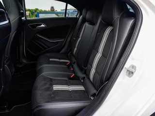 Mercedes-Benz A-klasse 180 d AMG White Art Edition Panoramadak Camera LED Stoelverwarming Sfeerverlichting Apple CarPlay/Android Auto Dealeronderhouden / 14