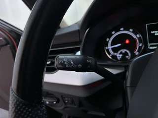 Skoda Kamiq 1.0 TSI 116pk DSG Sport Business Stoelverwarming App-Connect DAB+ / 23