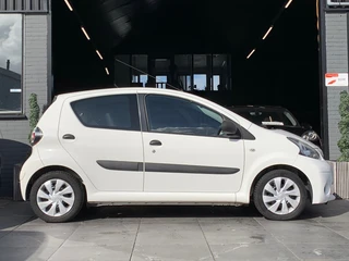 Toyota Aygo 1.0 VVT-i Comfort|Trekhaak|Airco|El.Ramen|5 deur / 8