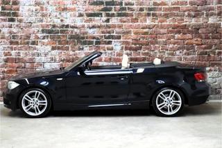 BMW 1 Series Cabrio 118i High Executive M Sport Pakket  / Navigatie Professional / Xenon / Leder / Hifi / Stoelverwarming / Climate Control / Lichtpakket / Windscherm / 18 Inch / Cruise Control / Bluetooth / 4