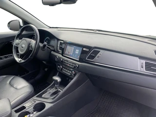 Kia Niro 1.6 GDi Hybrid ExecutiveLine | Dodehoekdetectie | Lederen bekleding | Stoelverwarming en ventilatie | 18 inch  LM-velgen | Elektr. stoel | Parkeercamera | / 13