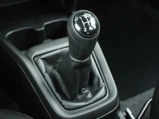 Suzuki Swift 1.2 Comfort Smart Hybrid / 16