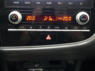 Mitsubishi Outlander 2.4 PHEV Intense / 29