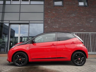 Toyota Aygo 1.0 VVT-i x-cite | Achteruitrijcamera | Airco | 5 Deurs | Lichtmetalen velgen | Led dagrijverlichting | Apple Carplay/Android Auto | Elektrische ramen voor / 6