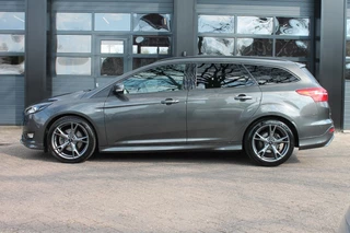 Ford Focus 1.5 ST-LINE **NL-Auto** 150pk / 5