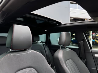 SEAT Leon Sportstourer 1.5 eTSI FR Business Intense 150 PK Schuif-Kantel Dak | NL-Auto | Camera | Beats Audio | Virtual Cockpit / 15