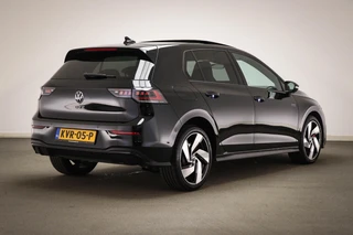 Volkswagen Golf 1.5 eHybrid GTE | LEDER | PANORAMADAK | HEAD UP | STOELVENTILATIE | STUURVERWARMING | TREKHAAK | 18" / 2