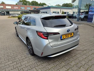Toyota Corolla Touring Sports 1.8 Hybrid DYNAMIC STOELVERW KEYLESS 17'' LM-VELGEN CLIMA AD-CRUISE APPLE/ANDROID PRIVACY GLASS NL-AUTO CAMERA / 4