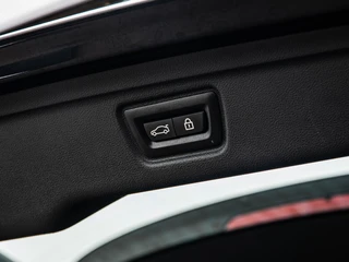 BMW 3-serie Touring M340i xDrive High Executive M Sport B58 | Panoramadak | Laser LED | Driving Assistant Prof | Trekhaak | HUD | Keyless | Memory | Ambianceverlichting | 19" | Dealeronderhouden | incl. BTW / 47