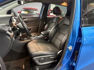 Mercedes-Benz B-Class 180 Ambition Nederlandse auto/ Trekhaak/ Parkeersensoren voor en achter/ Set winterbanden / 10