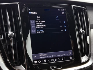 Volvo V60 2.0 T6 Plug-in hybrid AWD Plus Dark Automaat | Adaptive Cruise | Stoel/Stuurverwarming | Leder | Camera | CarPlay | BTW / 21
