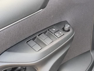 Toyota Yaris 1.5 Hybrid 115 Dynamic LED-VERLICHTING KEYLESS PRIVACY GLASS / 12