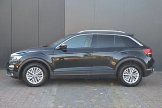 Volkswagen T-Roc 1.5 TSi 150 PK Style * Navigatie * Nette Auto * Automaat * / 4