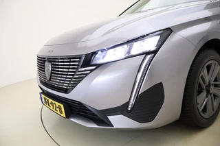 Peugeot 308 SW 1.2 PureTech Allure | Apple carplay/Android auto | Parkeercamera V + A | Electronic climate control | Draadloze telefoonlader | Stoelverwarming | Navigatie | Parkeersensoren V+A | Automaat / 19
