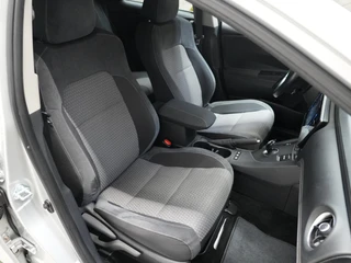 Toyota Auris 1.8 Hybrid Aspiration / 7