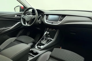 Opel Grandland X 1.2 Turbo Business Executive 130pk | Automaat | Navigatie | Camera | Climate Control | Stoel- Stuurverwarming | Cruise Control | AGR Stoelen / 17
