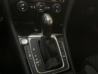 Volkswagen Golf Variant 1.5 TSI 150pk DSG Highline R-Line Stoelverwarming LED Camera Virtual Cockpit / 13