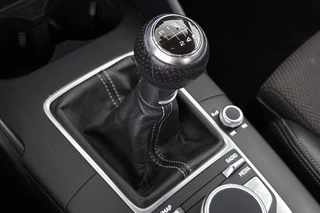 Audi A3 Sportback 30 TFSI Advance Sport S-Line Trekhaak Stoelverwarming Navi Virtual / 26