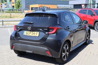 Toyota Yaris HYBRID 115 FIRST EDITION STOEL/STUURVERW DRAADLOOS-LADEN APPLE/ANDROID KEYLESS CLIMA AD-CRUISE 16" LM-VELGEN / 7