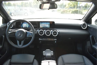 Mercedes-Benz A-Klasse 200 4MATIC 164 pk Premium  | Open dak | Camera | Carplay | DAB | Vrtual cockpit | Stoelverwarming | Full LED / 12