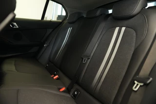 BMW 1 Serie 118i Sport Line  Keyless Go Navi LED Carplay 24 Maanden garantie* (Vraag naar de voorwaarden) / 21