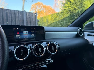 Mercedes-Benz A-klasse 250 e AMG Line / 19