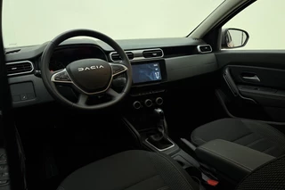 Dacia Duster 1.3 TCe 150 Journey Automaat | Navigatie | Camera | Keyless | Dakrails | Weinig kilometers | Hoge instap | Lichtmetalen velgen / 16