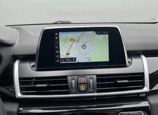 BMW 2 Serie Active Tourer 220i High Executive Edition 192 pk M-sport AUT. | dealer onderhouden | navigatie | trekhaak | panoramadak / 25