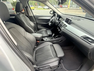 BMW X1 xDrive20i High Executive  | Afn. trekhaak | Pano | LED | Leder | Sportstoelen | Apple/Android | Stoelverwarming / 38
