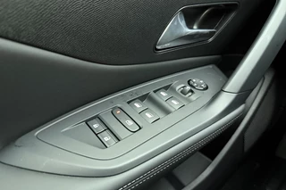 Peugeot 308 1.2 Hybrid 145 e-DCS6 Allure AGR l Stoelverwarming l 360 Camera l PDC l Wireless Apple Carplay & Android Auto l Navigatie l Draadloze Telefoonlader l Lichtmetalen Velgen l LED l Adaptive Cruise Control / 21
