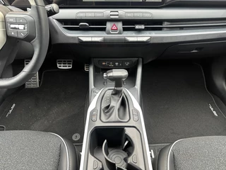 Kia K4 1.0 T-GDi MHEV GT-Line Launch Edition (pano) | Stoel & stuurverwarming | Wireless carplay/android auto | Fabrieksgarantie t/m 6-2036 +3x 1 jaar* | metallic lak | NAP / 20