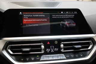 BMW 3 Serie Sedan 320i High Executive M Sport Pakket Automaat  / Live Cockpit Professional / Schuif-/kanteldak / Achteruitrijcamera / Stoelverwarming / DAB / Shadow Line / Apple CarPlay / LED / 19 Inch / Extra Getint Glas / 32