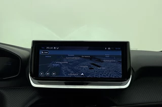 Peugeot 208 1.2 Hybrid e-DCS6 Allure 110 PK | Automaat | Vision & Navigation Pack | Metaallak | Parkeersensor | Camera | Licht Metalen Velgen | Nieuw uit voorraad | Direct leverbaar / 20
