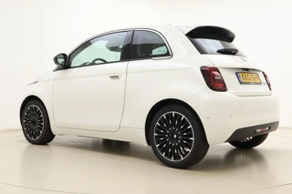 Fiat 500e La Prima 42 kWh | Glazen dak | Cruise control | Camera | Elektrisch verstelbare spiegels / 13