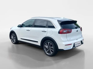 Kia Niro 1.6 GDi Hybrid ExecutiveLine | Dodehoekdetectie | Lederen bekleding | Stoelverwarming en ventilatie | 18 inch  LM-velgen | Elektr. stoel | Parkeercamera | / 2
