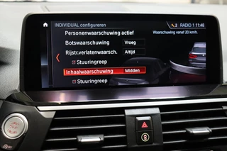 BMW X3 xDrive30i High Executive xLine Automaat  / Panoramadak / Trekhaak / Sportstoelen / Leder / 19 Inch / Driving Assistant Plus / Hifi / LED / Head-Up Display / Achteruitrijcamera / Stoelverwarming / Adaptief Onderstel / Multifunctioneel Instrumentenpaneel / 40