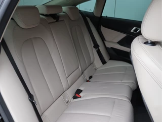 BMW 2 Serie Gran Coupé 218i Luxury Line  | Leder | Stoelverwarming | Org. NL / 19