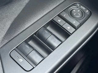 Toyota C-HR 2.0 Plug-in Hybrid 220 Première Edition PANODAK LEER 360° CAMERA JBL-AUDIO EL-STOEL STOEL/STUURVERW BLIND SPOT KEYLESS LED EL-ACHTERKLEP 19'' LM-VELGEN NL-AUTO / 12