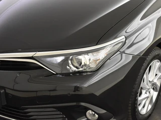Toyota Auris 1.8 Hybrid Edition S | All Season | Keyless | Parkeersensoren | Navi / 18