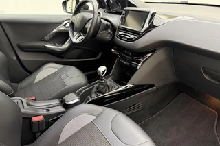 Peugeot 2008 1.2 PureTech 130pk Blue Lease Allure | Panorama Dak | DAB+ | Navigatie | Climate Control | Cruise Control | Achteruitrijcamera |LichtMetalen Velgen met All Seasonbanden / 4
