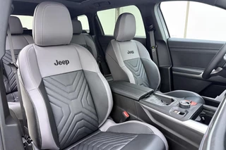 Jeep Compass First Edition 74 kWh | DEMO | Lederen bekleding | Massagestoelen | | Panoramisch Schuifdak | Stoelventilatie en verwarming | Keyless | Climate control | Draadloze telefoonlader / 15