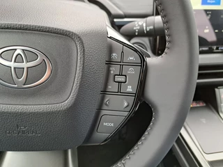 Toyota C-HR+ FIRST EDITION 77KWH 20" VELGEN WARMTEPOMP EL-ACHTERKLEP PRIVACY-GLASS 18"LMV BLIND SPOT STOELVERW. P-SENSOREN / 16
