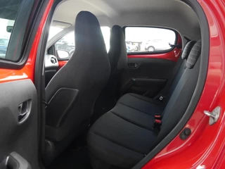 Peugeot 108 1.0 e-VTi Allure | Apple carplay | Achteruitrijcamera | Dab | Mistlampen | Zwart dak | Extra getint glas | Climate control | 5 deurs | Stuurwielbediening / 10