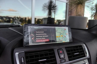 BMW 2-serie Cabrio 220i Sport | Origineel NL | Cruise control | Stoelverwarming | Xenon | Sportstoelen | HiFi audio | Navigatie Professional | Sportstuur | Chrome Line | Keyless entry / 24