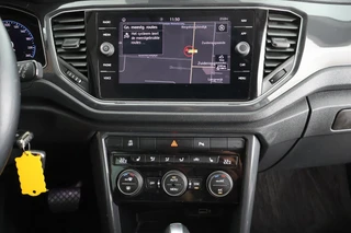 Volkswagen T-Roc 1.5 TSI 150pk DSG Sport Trekhaak Virtual cockpit Adaptive cruise Stoelverwaming PDC / 13